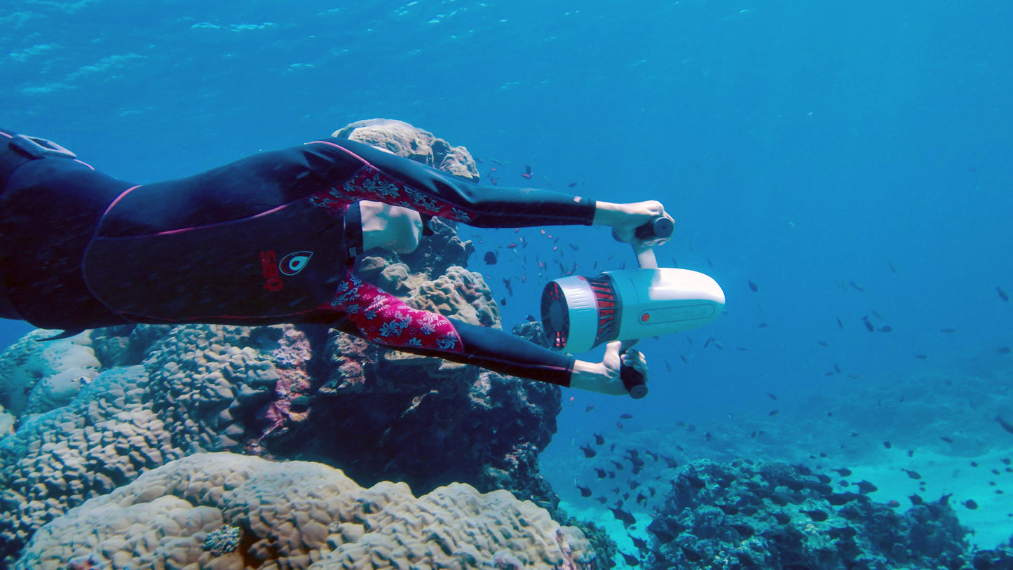 UNDERWATER SCOOTER 💦 - The Tini