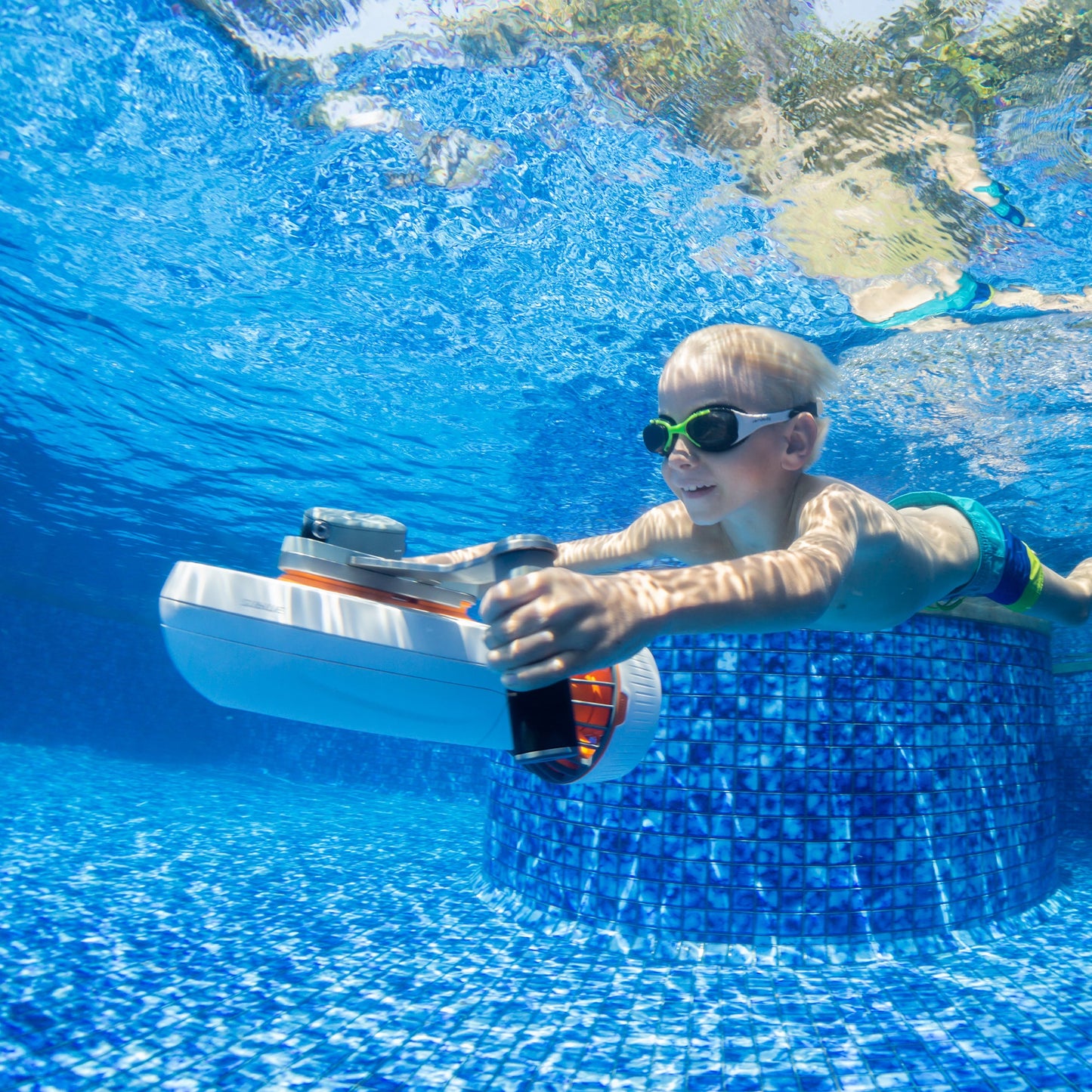 UNDERWATER SCOOTER 💦 - The Tini