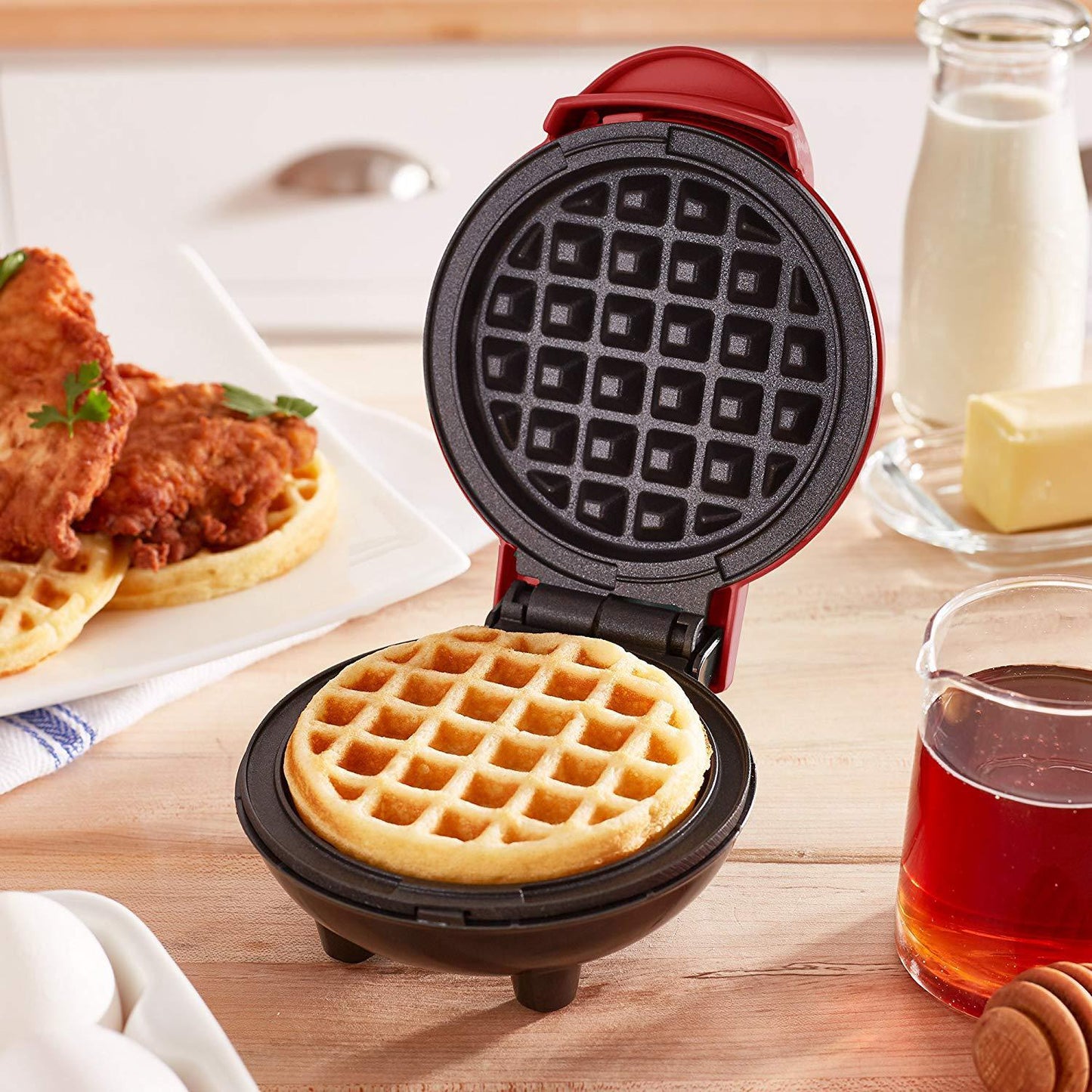 🧇 Mini Waffle Maker – 4” Nonstick Personal Waffle Machine