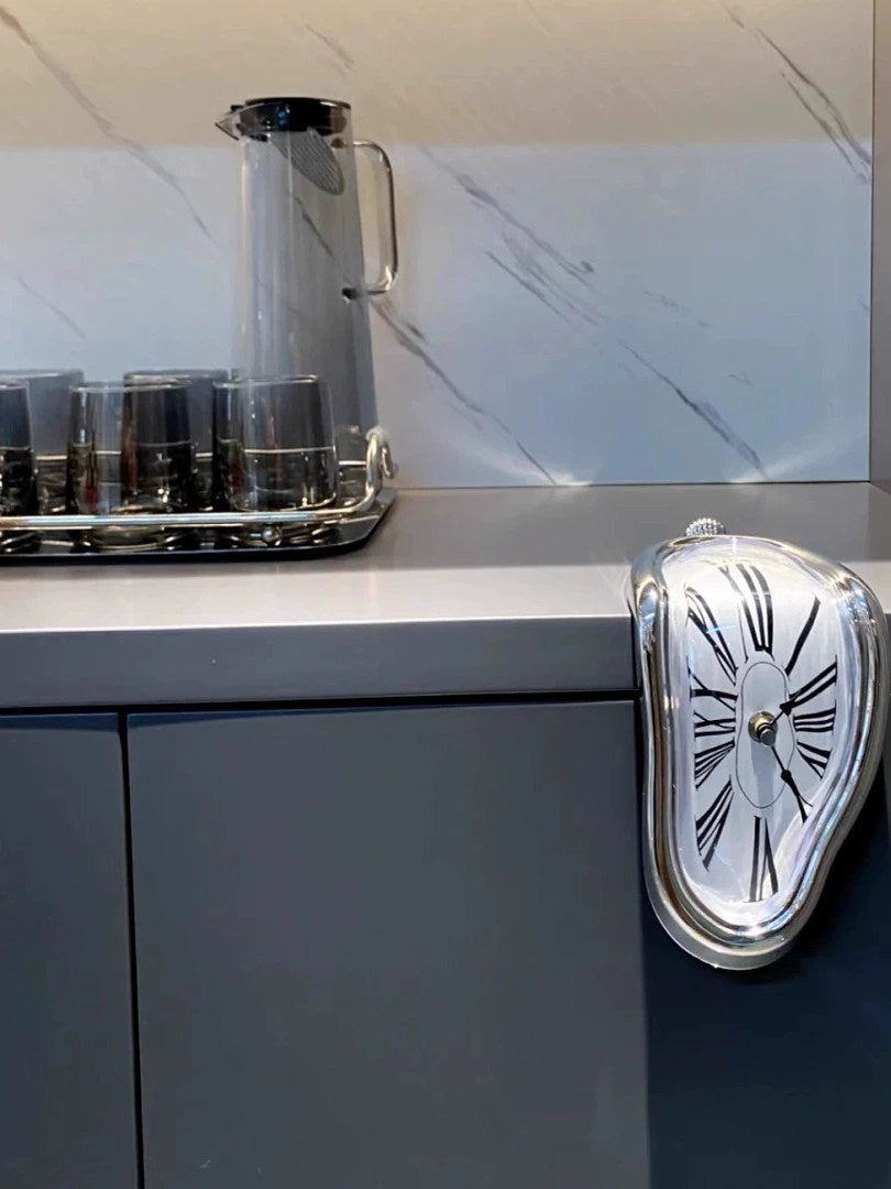 Melting illusion Desk Corner Clock Silent Quartz