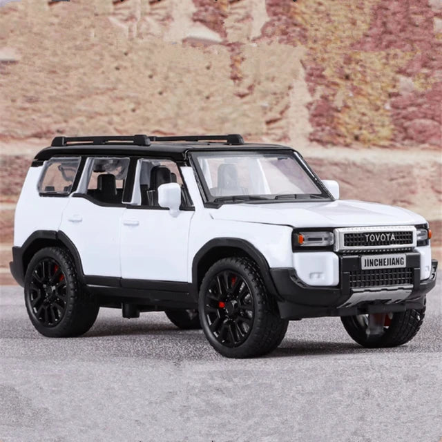 1: 32 Toyota Car Model alloy sound and light simulation SUV domineering off-road vehicle