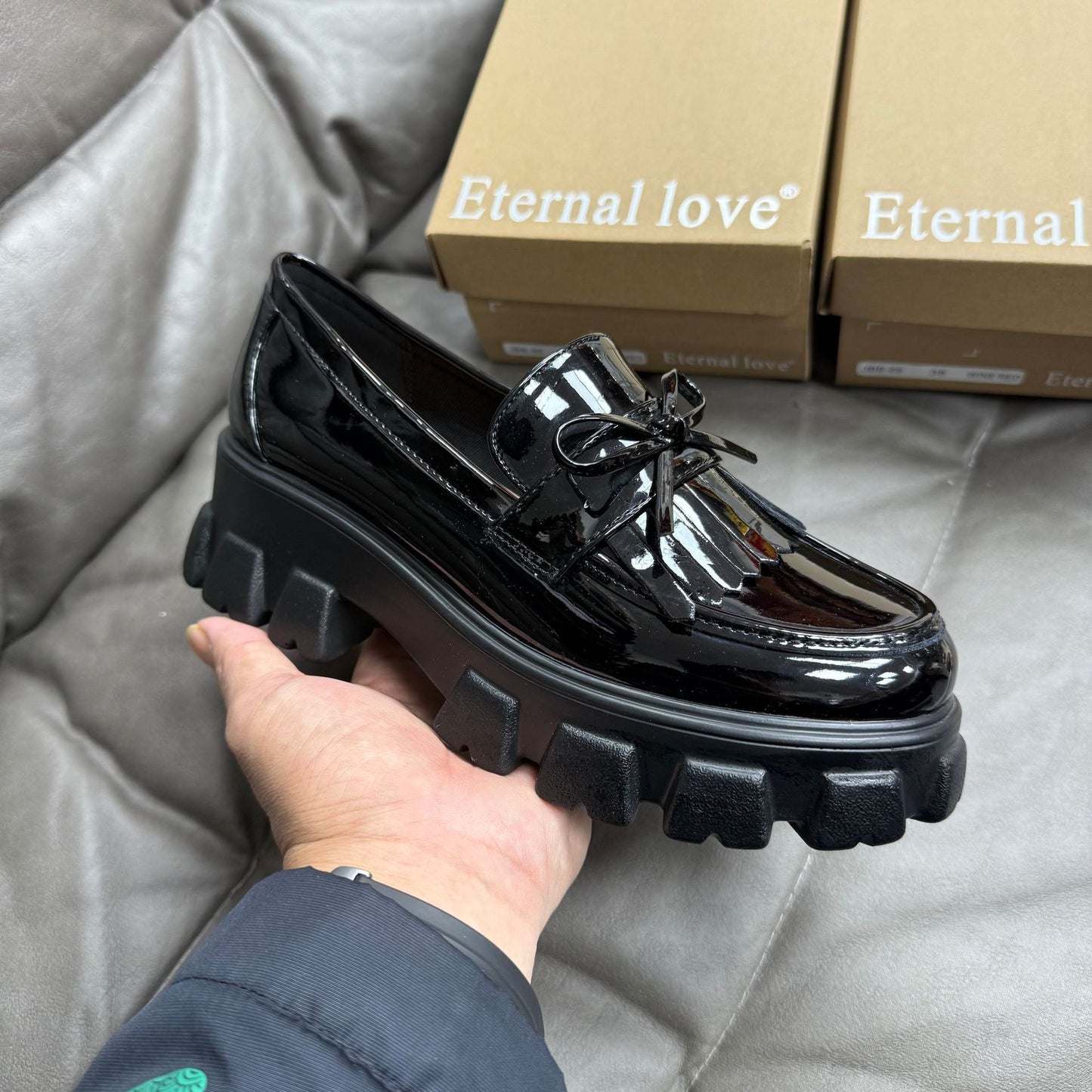 Platform leather shoes with hidden heel lift