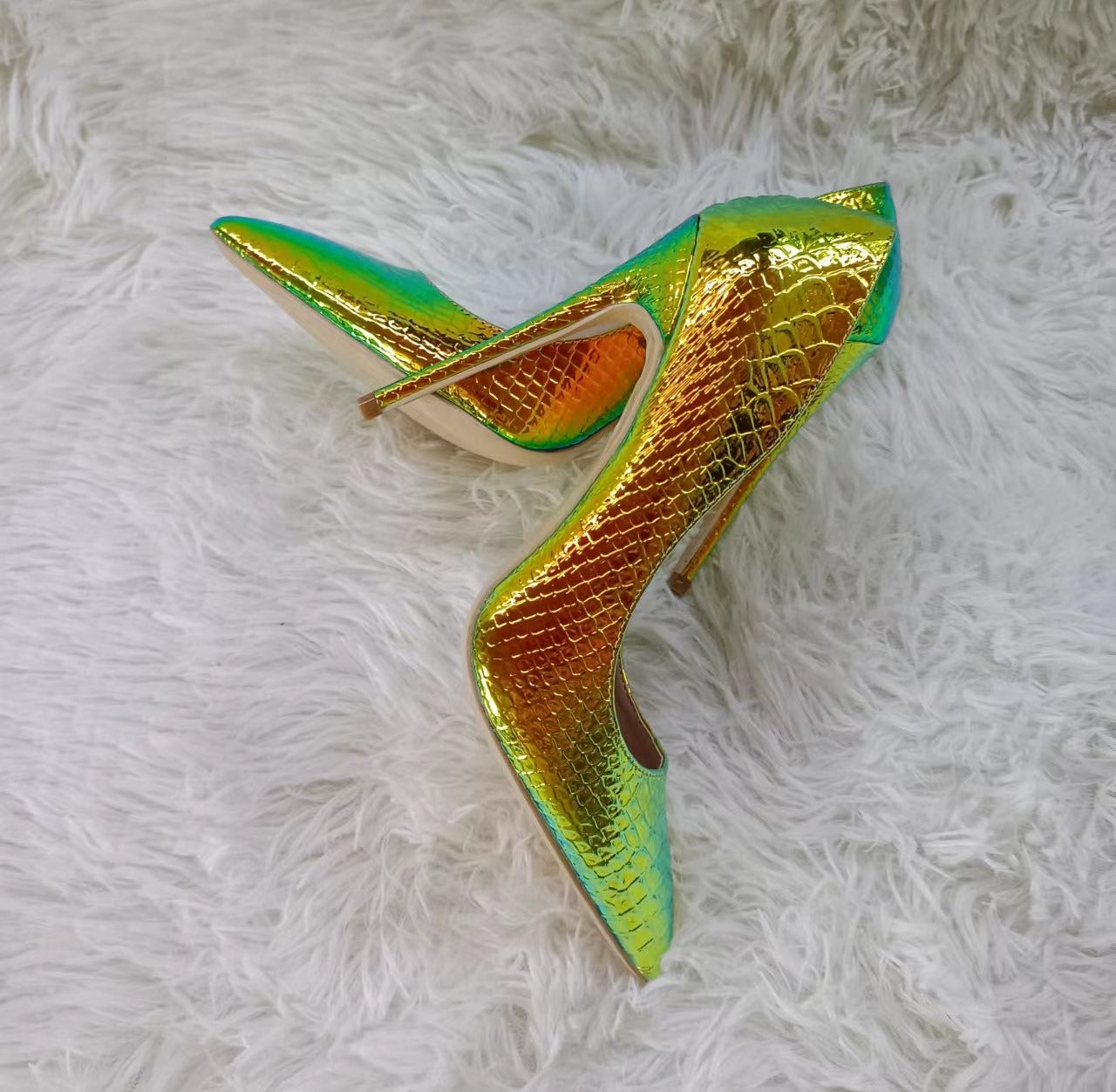 Laser snake patterned green pointed high heels, women's thin heels