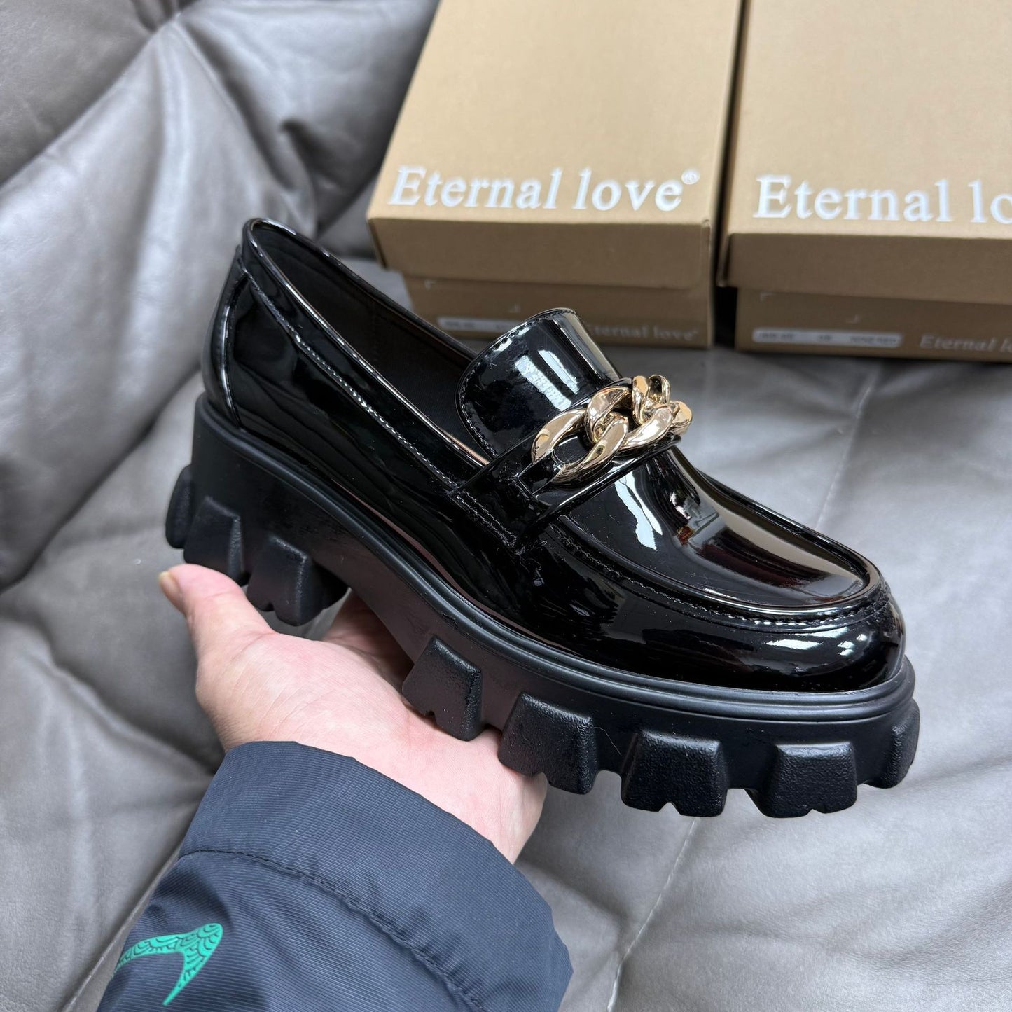 Platform leather shoes with hidden heel lift