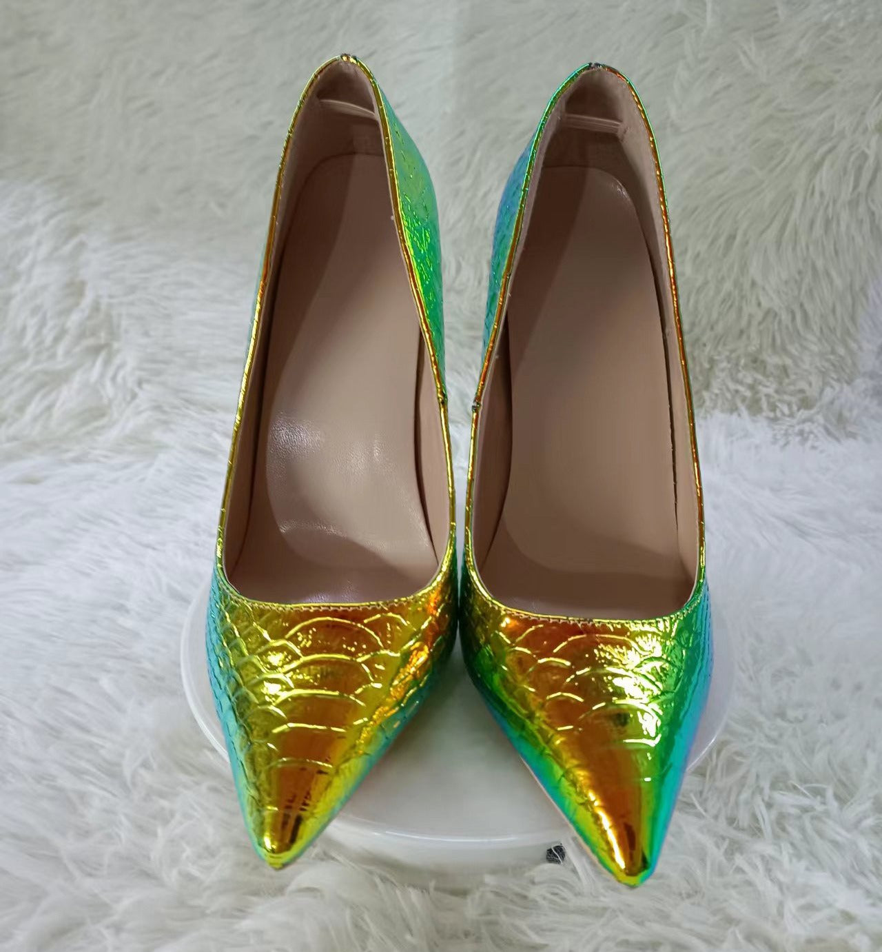 Laser snake patterned green pointed high heels, women's thin heels