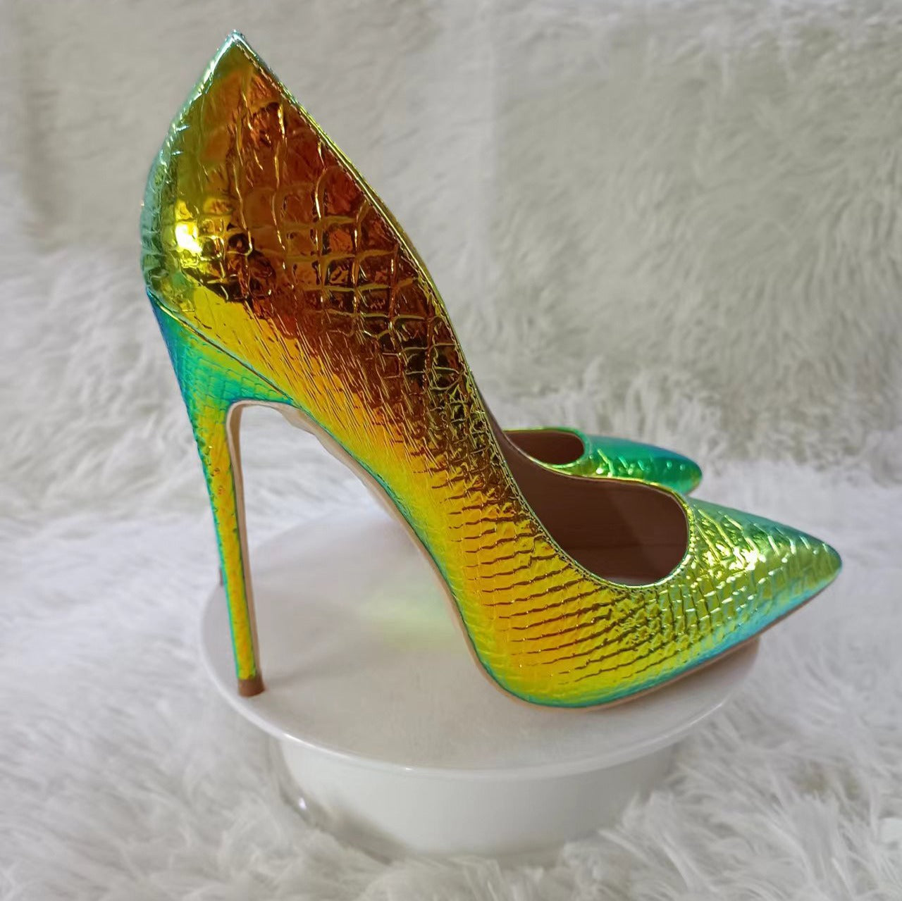 Laser snake patterned green pointed high heels, women's thin heels