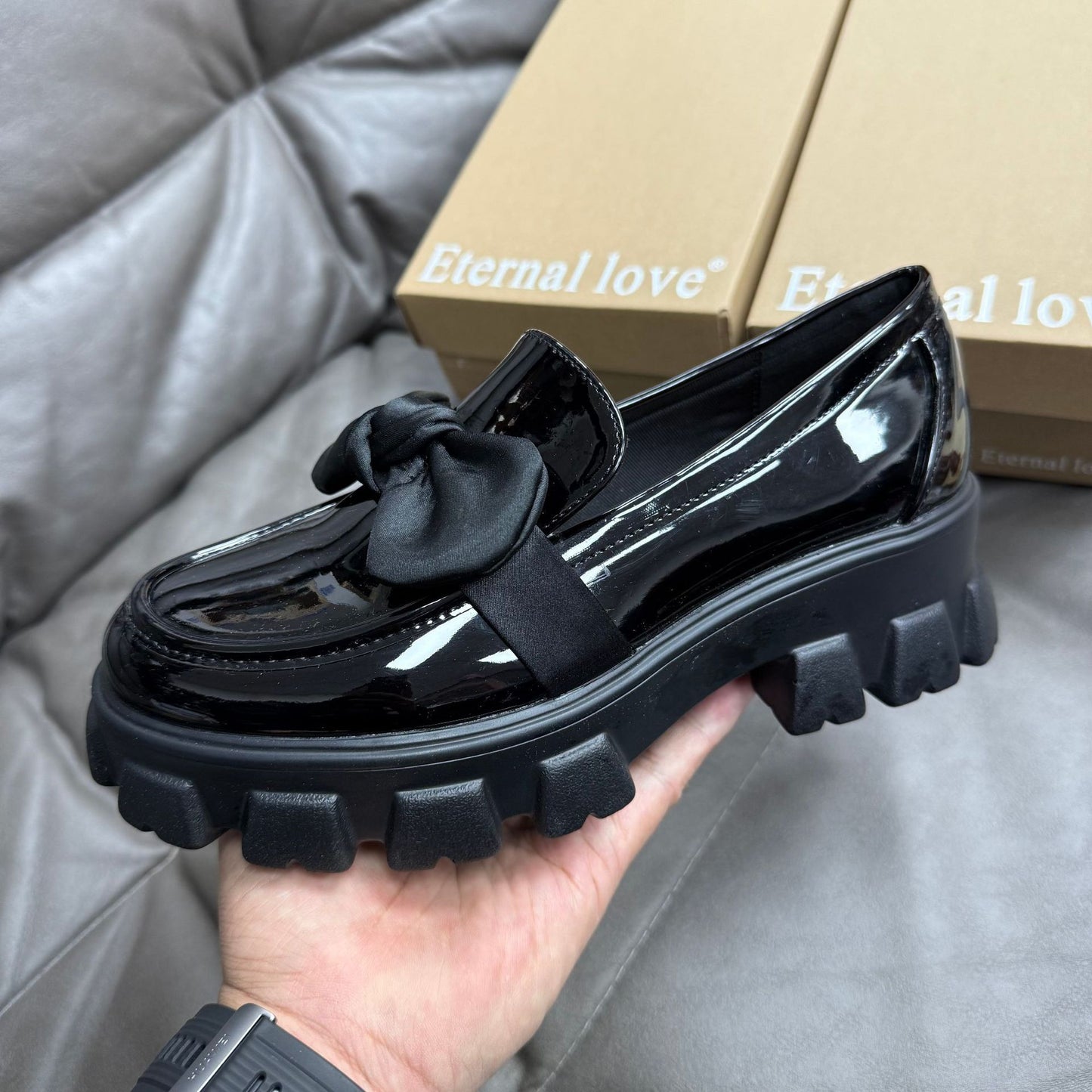 Platform leather shoes with hidden heel lift