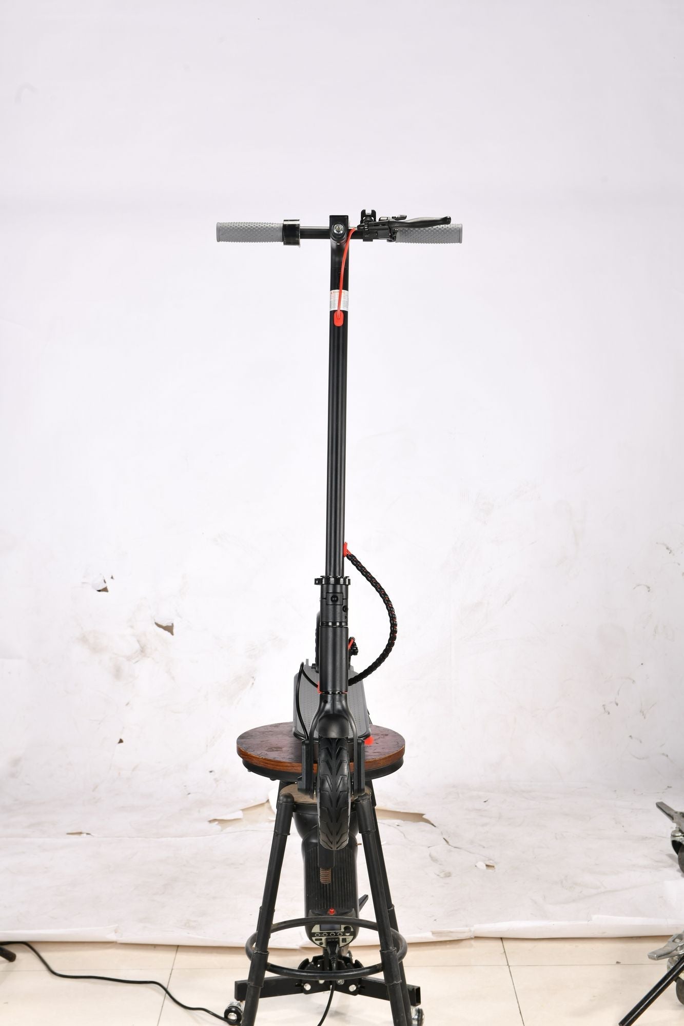 Adult Electric Scooter Folding hoverboard Tires 8.5-inch   Speed 35KM/H 350W 36V10.4AH J-03 motorized scooter