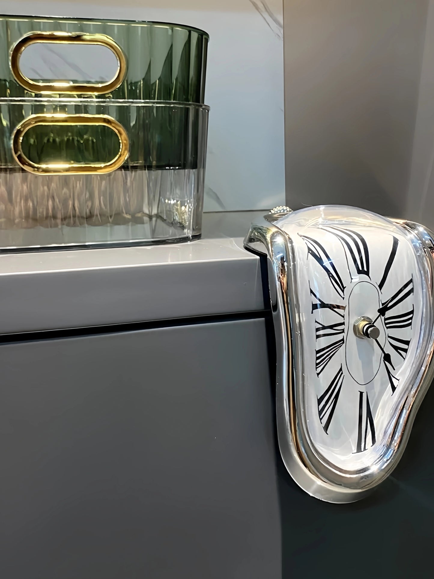 Melting illusion Desk Corner Clock Silent Quartz