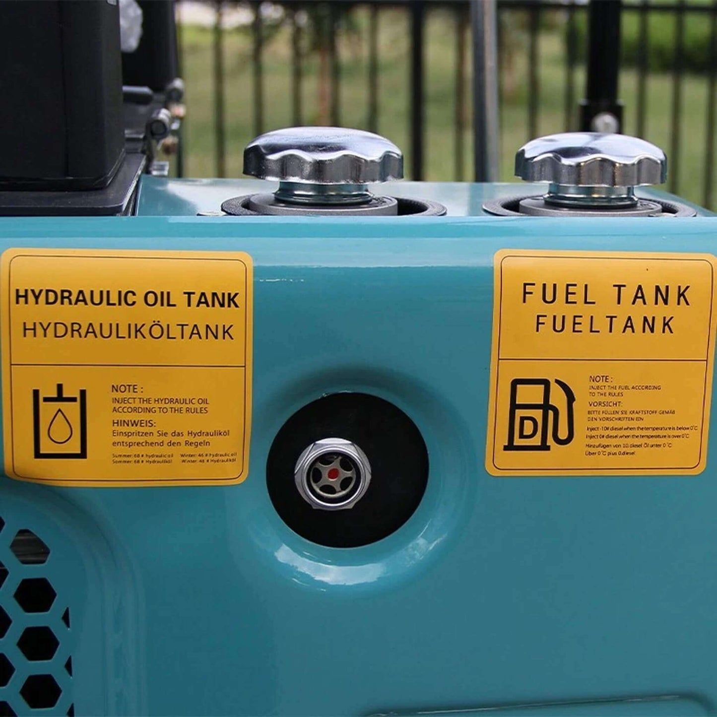 Heavy Duty Mini 1.8T Excavator Crawler Digger With Hydraulic Thumb (SAK83917)