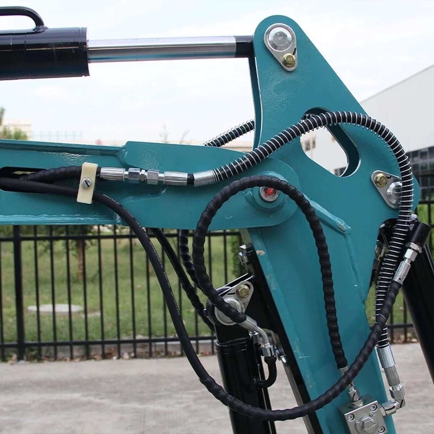 Heavy Duty Mini 1.8T Excavator Crawler Digger With Hydraulic Thumb (SAK83917)