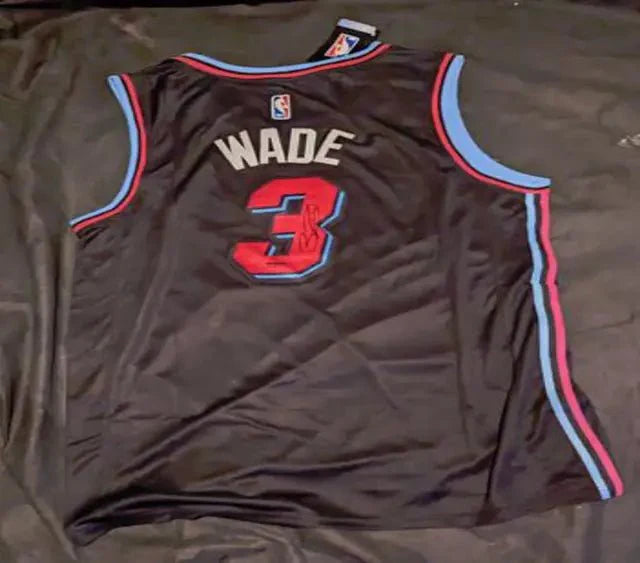 Dwayne Wade autogrpahed jersey
