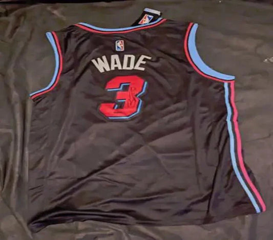 Dwayne Wade autogrpahed jersey